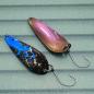 Preview: Dominator 3.8g Spoon #043 UV Aktiv Oktopussy Blue / FlipFlop Red-Gold