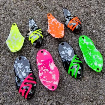 Sting 2.5g Spoon #055 UV Aktiv Camo Orange / Orange White