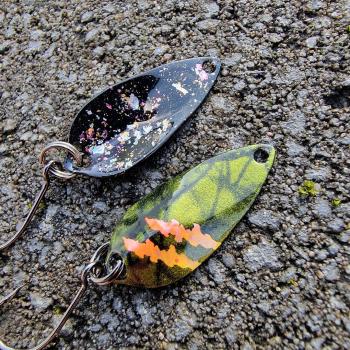 Leaf 2.0g Spoon #072 UV Aktiv Claw Yellow Orange / Black Holo Flakes Gold Silver Pink