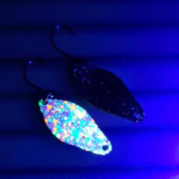 Belly 2.5g Spoon #012 UV Aktiv Million Dots White / Black Holo