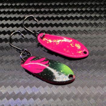 Yami 2.5g Spoon #093 UV Aktiv Apex Predator – Night Crawler - Pink-Black-Yellow / Pink - Holo Flakes Gold