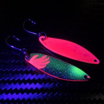 Preview: Kicker 3.5g Spoon #093 UV Aktiv Apex Predator – Night Crawler - Pink-Black-Yellow / Pink - Holo Flakes Gold