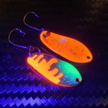 Preview: Yami 2.5g Spoon #094 UV Aktiv Apex Predator – Molten Core - Orange-Black-Green-Gold Holo / Orange - Holo Flakes Pink