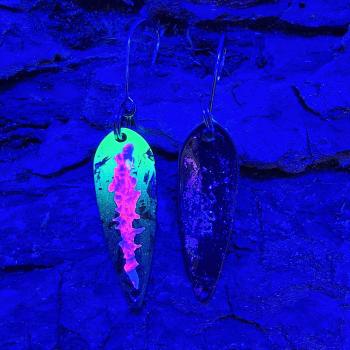 Whisper 2.2g Spoon #068 UV Aktiv Scratch White Red / Black Holo Flakes Pink