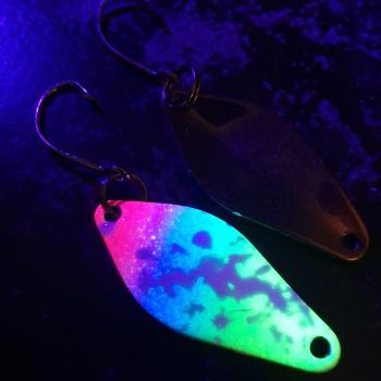 Belly 2.5g Spoon #085 UV Aktiv Yellow Blue Pink / Flip Flop Purple-Greenbrown