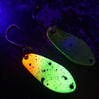 Yami 2.5g Spoon #084 UV Aktiv Yellow Orange Black Dots / Metallic Green Black Dots