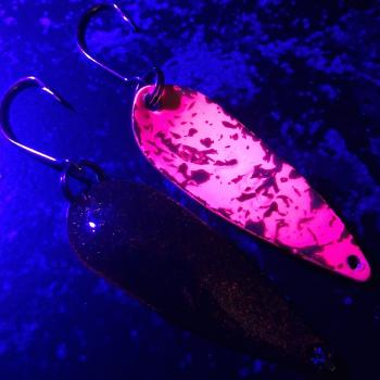 Dominator 2.9g Spoon #080 Dark Holo Orange / UV Aktiv Raspberry Brown