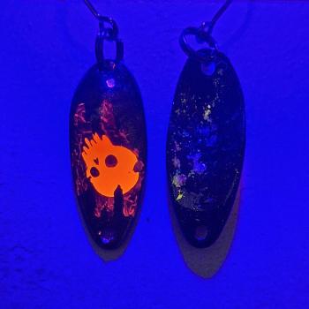 Troublemaker 2.5g Spoon #075 UV Aktiv Skull Orange Fire / Black Holo Flakes Gold Green Turquoise