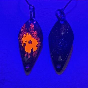 Crucial 1.9g Spoon #075 UV Aktiv Skull Orange Fire / Black Holo Flakes Gold Green Turquoise