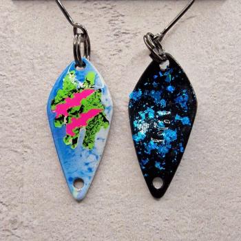 Crucial 1.9g Spoon #073 UV Aktiv MonsterClaw Pink Green Blue / Black Holo Flakes Blue