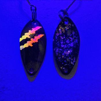 Leaf 2.0g Spoon #072 UV Aktiv Claw Yellow Orange / Black Holo Flakes Gold Silver Pink