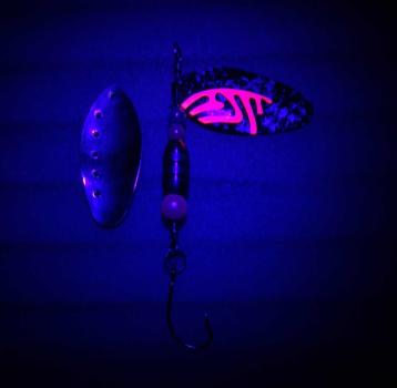 Creek Seeker 3.8g Spinner #002 UV Aktiv Camo Pink