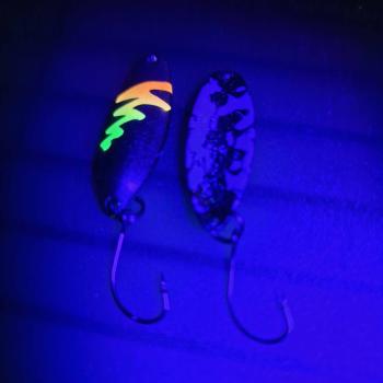 Sword 3.1g Spoon #059 UV Aktiv FlipFlop Bug Orange Yellow / Black White Holo