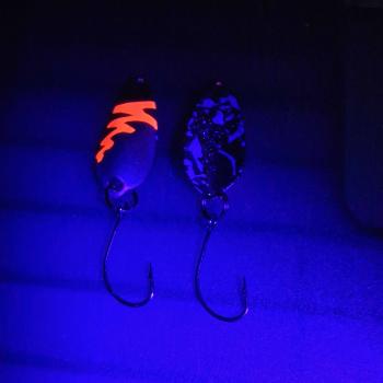 Rush 1.5g Spoon #058 UV Aktiv FlipFlop Bug Red / Black White Holo