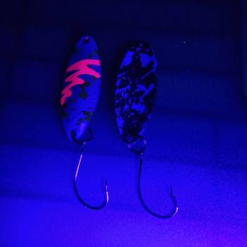 Sword 3.1g Spoon #057 UV Aktiv FlipFlop Bug Pink / Black White Holo