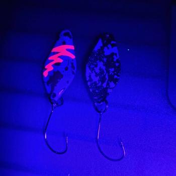 Belly 2.5g Spoon #057 UV Aktiv FlipFlop Bug Pink / Black White Holo