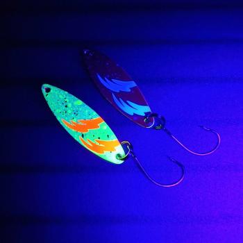 Kicker 2.7g Spoon #048 UV Aktiv Electric Orange / Red Neon Blue