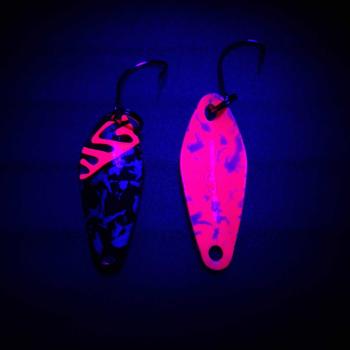 Sting 2.5g Spoon #053 UV Aktiv Camo Pink / Pink White