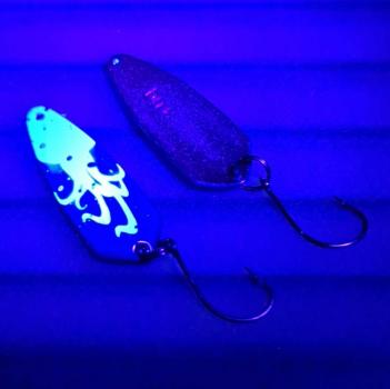 Iron 3.0g Spoon #043 UV Aktiv Oktopussy Blue / FlipFlop Red-Gold