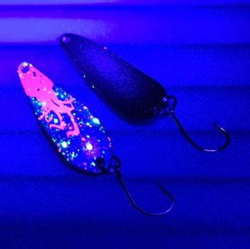 Dominator 3.8g Spoon #044 UV Aktiv Oktopussy Purple / FlipFlop Green-Red