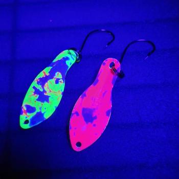 Storm 2.5g Spoon #060 UV Aktiv Abstrakt Bloody Green/ Camo Raspberry White