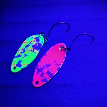 Troublemaker 2.5g Spoon #060 UV Aktiv Abstrakt Bloody Green/ Camo Raspberry White