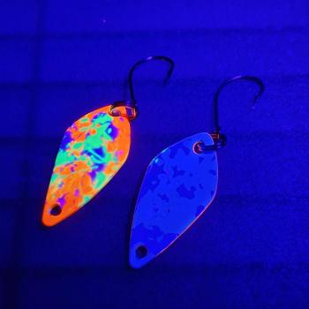 Crucial 2.5g Spoon #063 UV Aktiv Abstrakt Shining Orange / Camo Blue White