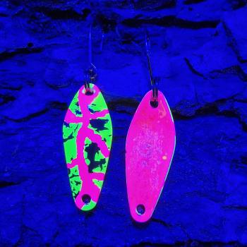 Sting 2.5g Spoon #066 UV Aktiv Tiggi Pink Yellow Black / Pink Holo Flakes