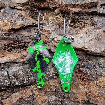 Stormy 2.3g Spoon #065 UV Aktiv Tiggi Green Black FlipFlop Purple / Green Holo Flakes