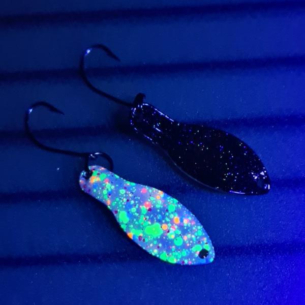 Storm 2.5g Spoon #012 UV Aktiv Million Dots White / Black Holo