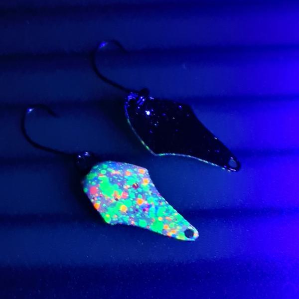 Stormy 2.3g Spoon #012 UV Aktiv Million Dots White / Black Holo