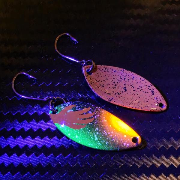 Leaf 3.0g Spoon #091 UV Aktiv Apex Predator – Acid Strike - Brown-Green-Black-Orange / Brown - Black Dots