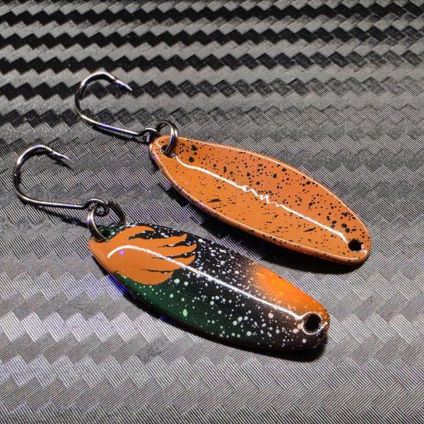 Sword 3.1g Spoon #091 UV Aktiv Apex Predator – Acid Strike - Brown-Green-Black-Orange / Brown - Black Dots