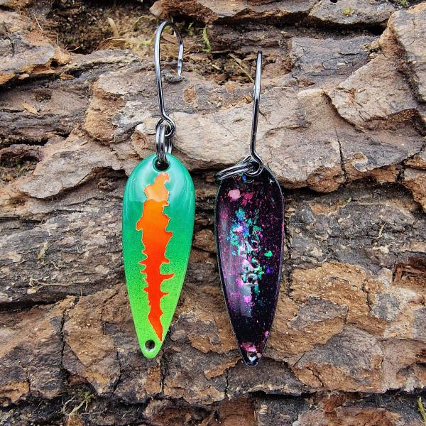 Whisper 2.2g Spoon #070 UV Aktiv Scratch Red Orange / Black Holo Flakes Pink Blue Turquoise