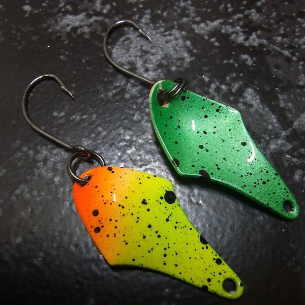 Stormy 2.3g Spoon #084 UV Aktiv Yellow Orange Black Dots / Metallic Green Black Dots