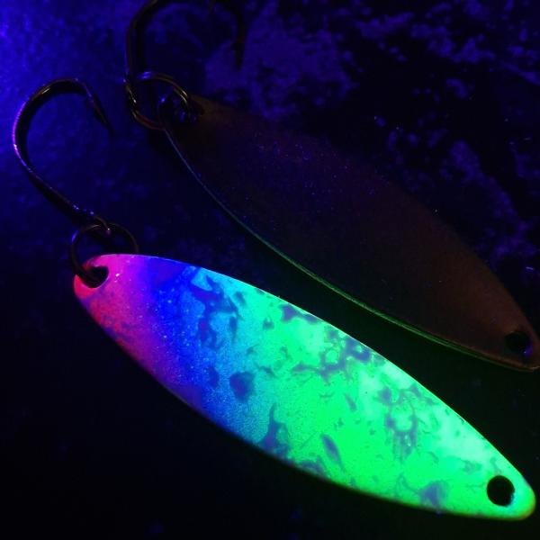 Kicker 3.5g Spoon #085 UV Aktiv Yellow Blue Pink / Flip Flop Purple-Greenbrown