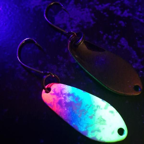 Yami 2.5g Spoon #085 UV Aktiv Yellow Blue Pink / Flip Flop Purple-Greenbrown