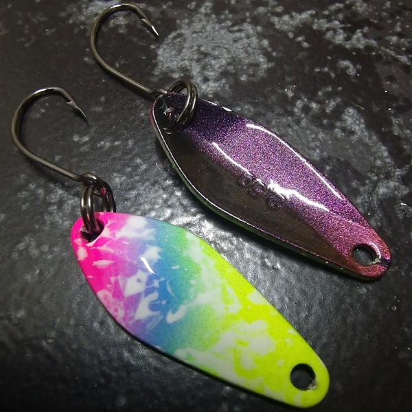 Sting 2.5g Spoon #085 UV Aktiv Yellow Blue Pink / Flip Flop Purple-Greenbrown