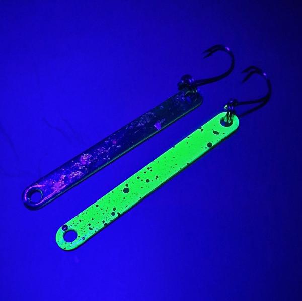 Bobbelsche 2.3g UL Trout Stick #002 UV Aktiv Yellow Black Dots / Black Holo Flakes Gold Green