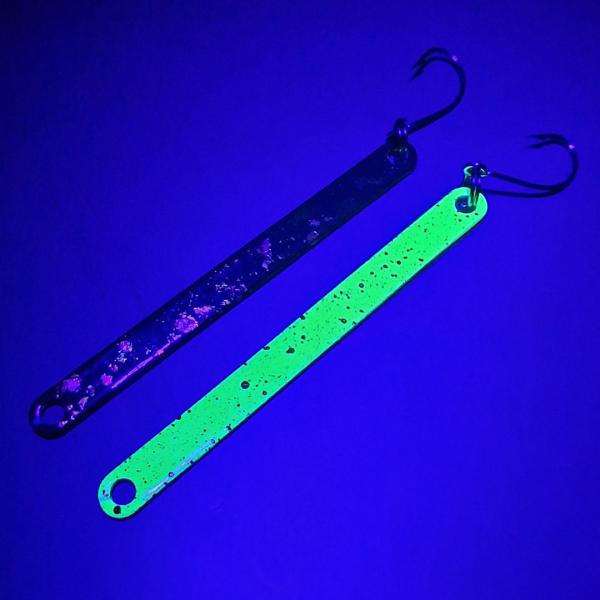 Bobbelsche 3.0g UL Trout Stick #001 UV Aktiv Green Black Dots / Black Holo Flakes Gold Green