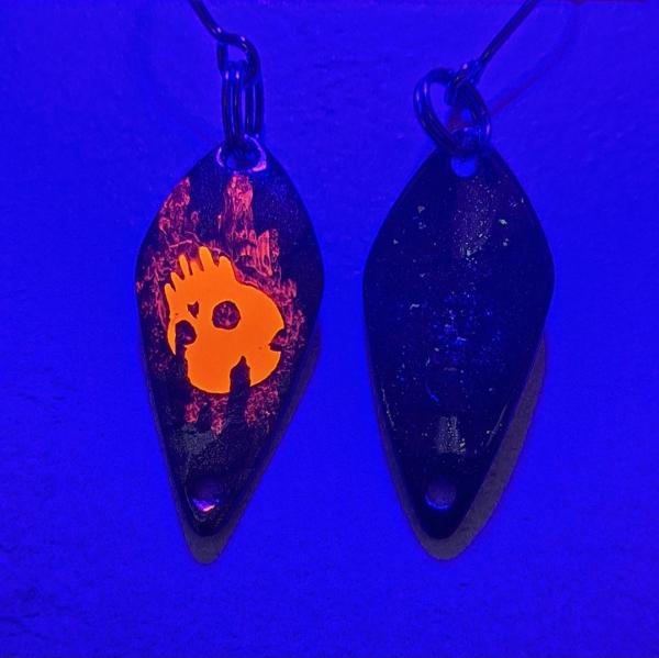 Crucial 1.9g Spoon #075 UV Aktiv Skull Orange Fire / Black Holo Flakes Gold Green Turquoise