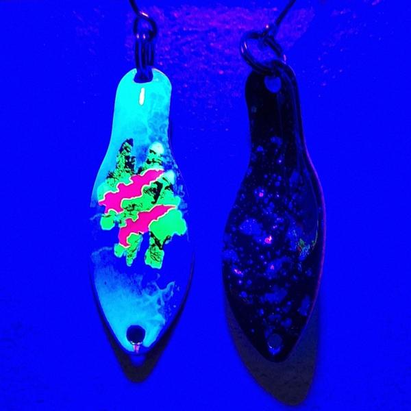 Storm 2.5g Spoon #073 UV Aktiv MonsterClaw Pink Green Blue / Black Holo Flakes Blue