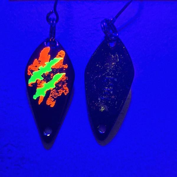 Crucial 1.9g Spoon #074 UV Aktiv MonsterClaw Yellow Red Black / Black Holo Flakes Gold Green Turquoise