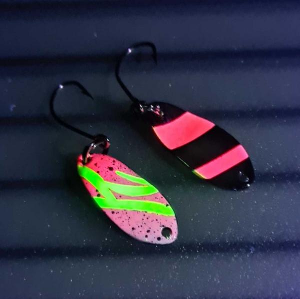 Mahi 2.5g Spoon #036 UV Aktiv Atomic Pink / Black - Pink