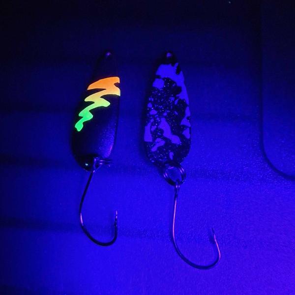 Whisper 2.2g Spoon #059 UV Aktiv FlipFlop Bug Orange Yellow / Black White Holo