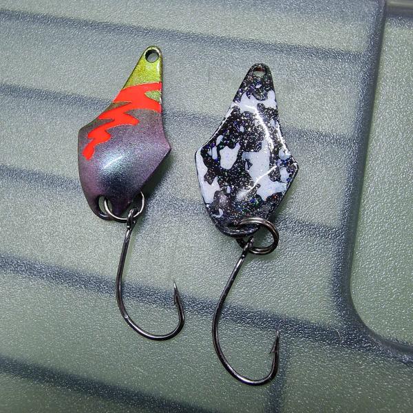 Stormy 2.3g Spoon #058 UV Aktiv FlipFlop Bug Red / Black White Holo