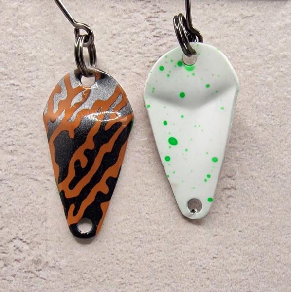 Scorpio 1.7g Spoon #076 Brown Wild Mesh / UV Aktiv White Green Dots