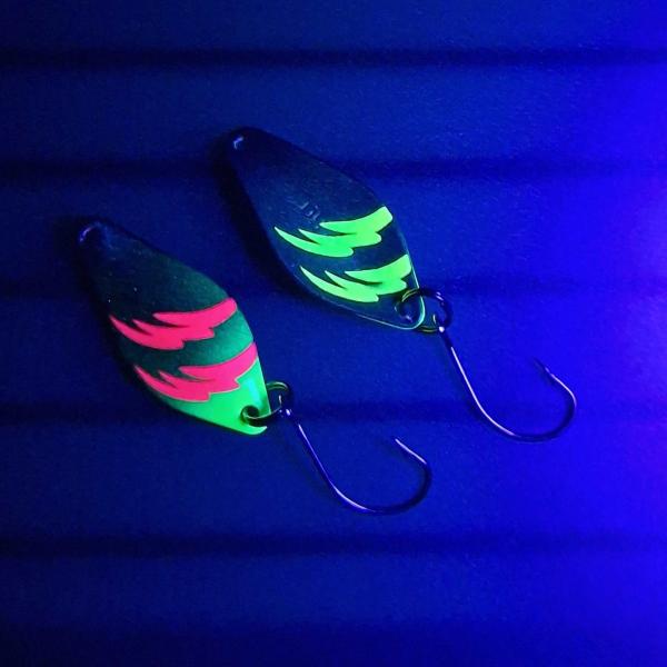 Belly 2.5g Spoon #051 UV Aktiv FlipFlop Electric Pink / Gold Neon Yellow