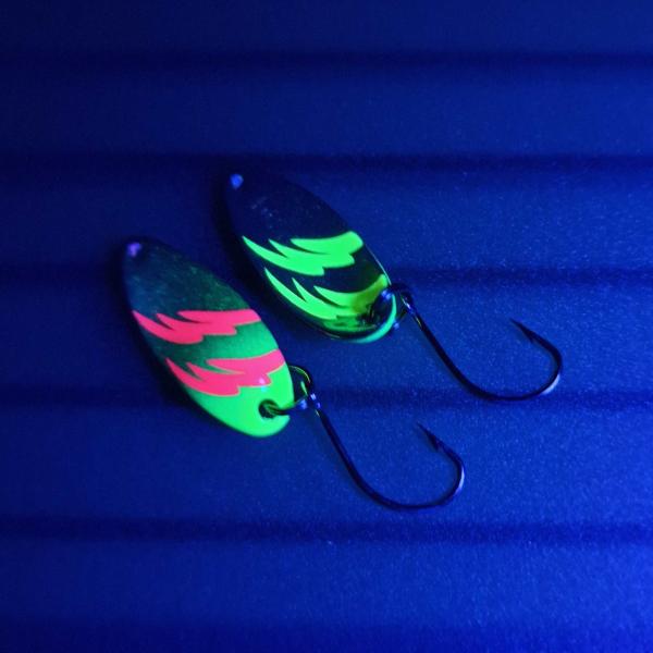 Troublemaker 2.5g Spoon #051 UV Aktiv FlipFlop Electric Pink / Gold Neon Yellow