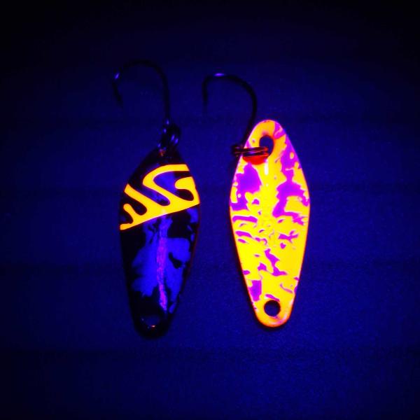 Sting 2.5g Spoon #055 UV Aktiv Camo Orange / Orange White